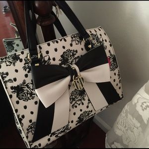 NWT Betsey Johnson Black/White Roses Purse